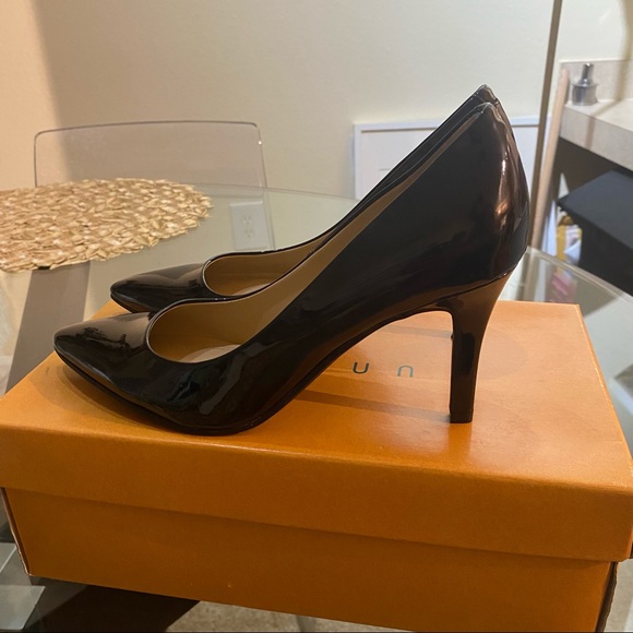 🆕✨ Yema by Unisa Vegan Black Patent Leather Classic Pointy Toe Pumps 3¼" Heel - Picture 8 of 9